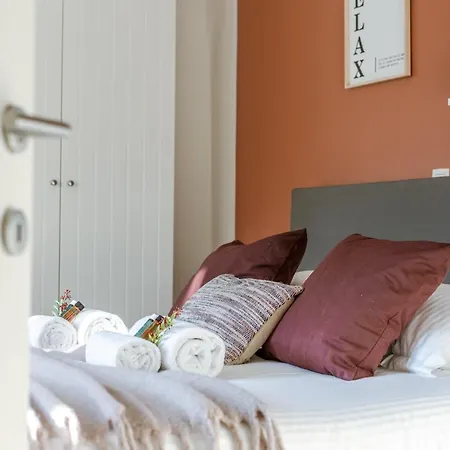 אורחן Beautiful And Charming Nearby *