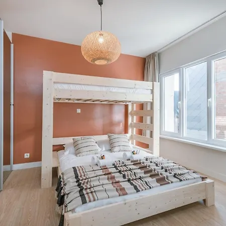 אורחן Beautiful And Charming Nearby *