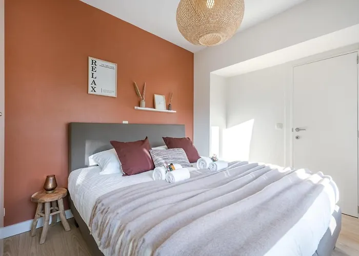 אורחן Beautiful And Charming Nearby