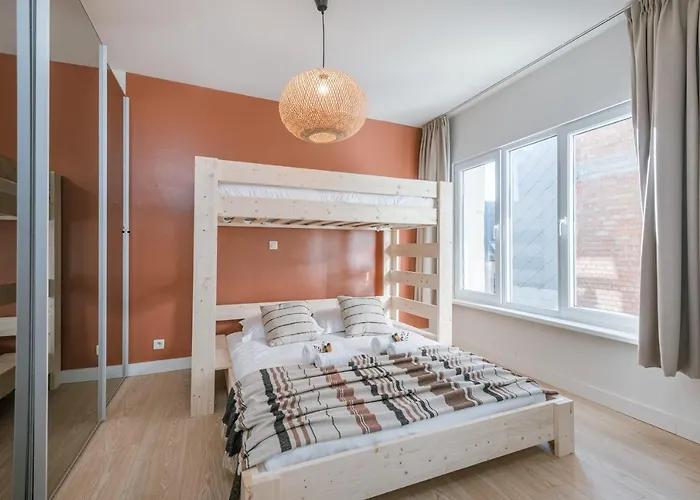 אורחן Beautiful And Charming Nearby *